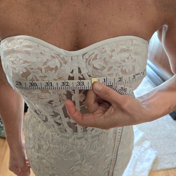 Vera Wang Strapless Hortense White Lace Dress - Picture 5 of 16